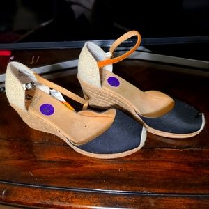 White mountain wedges 8.5